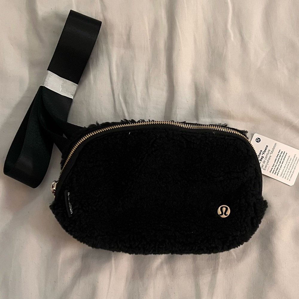 Lululemon everywhere belt bag- fleece